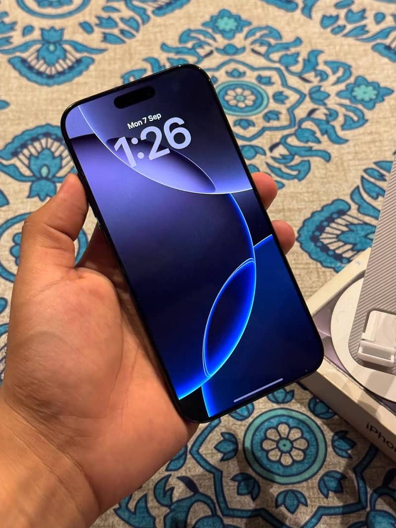 Apple iPhone 16 Pro Max 3