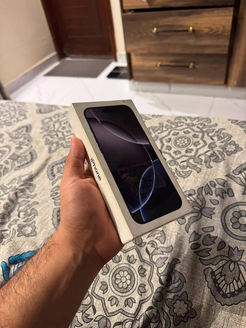 Apple iPhone 16 Pro Max 4