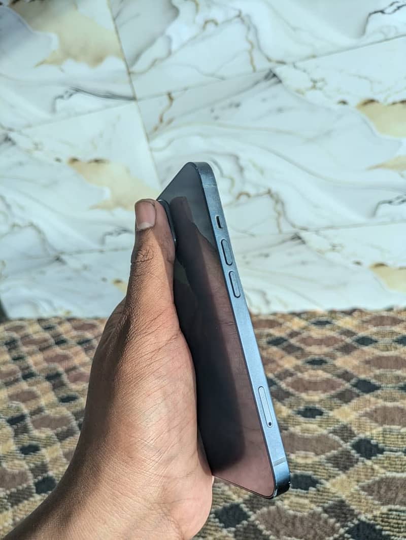 Apple iPhone 13 1