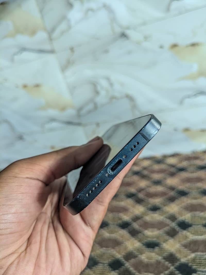 Apple iPhone 13 2