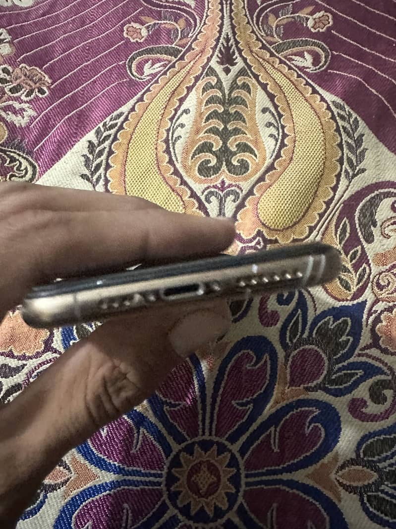 Apple iPhone XS 3
