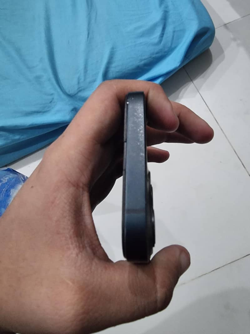 Apple iPhone 13 4