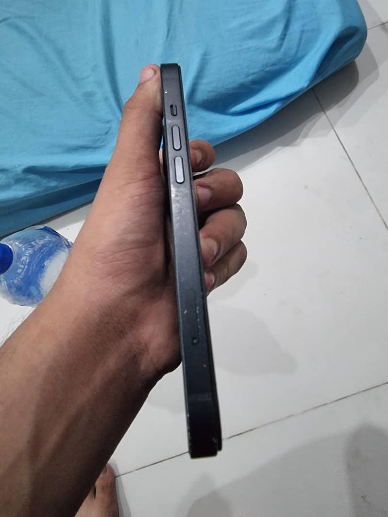 Apple iPhone 13 5