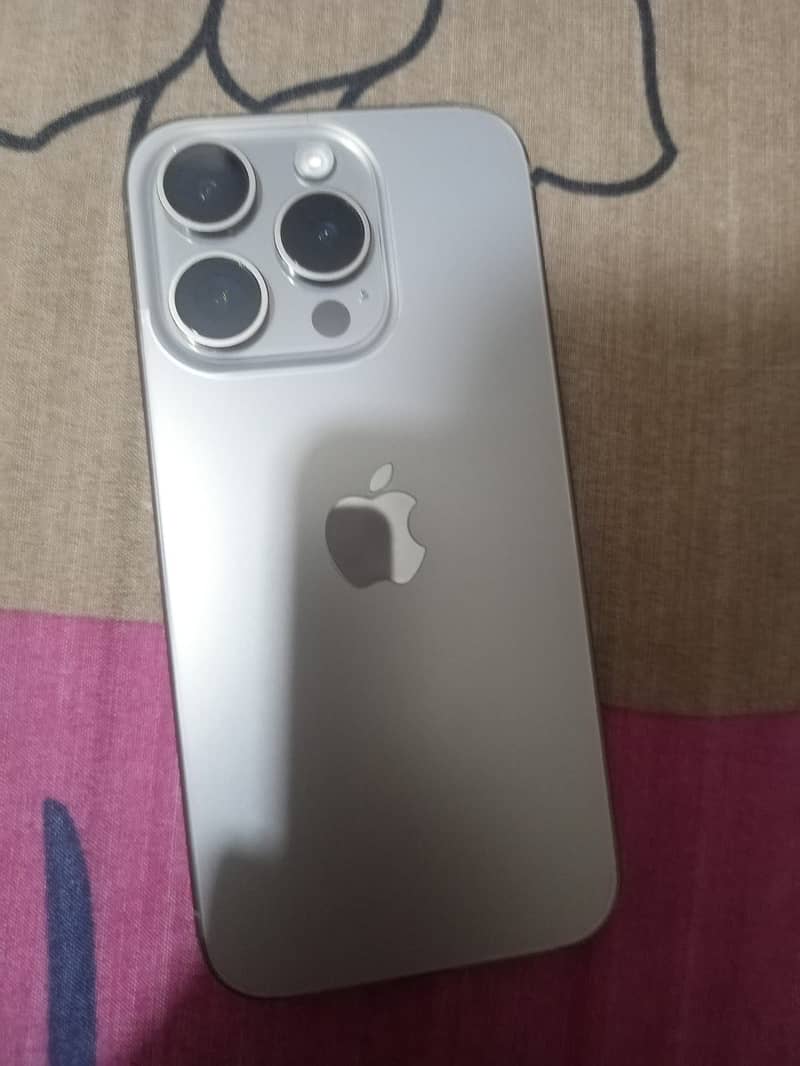 Apple iPhone 15 Pro 0