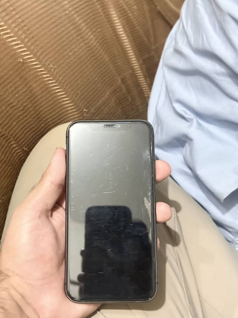 Apple iPhone 11 3