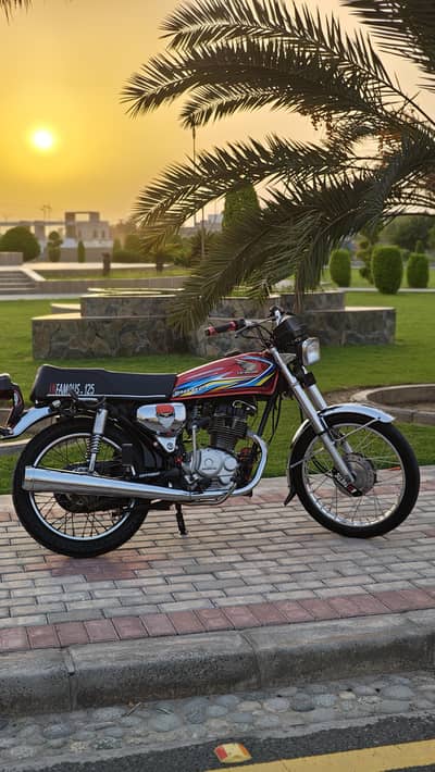 decently modified honda 125