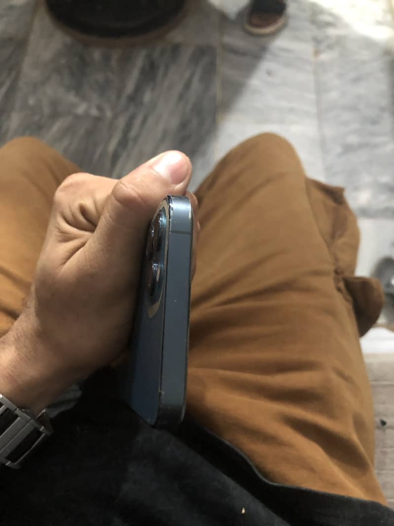 Apple iPhone 12 Pro 4