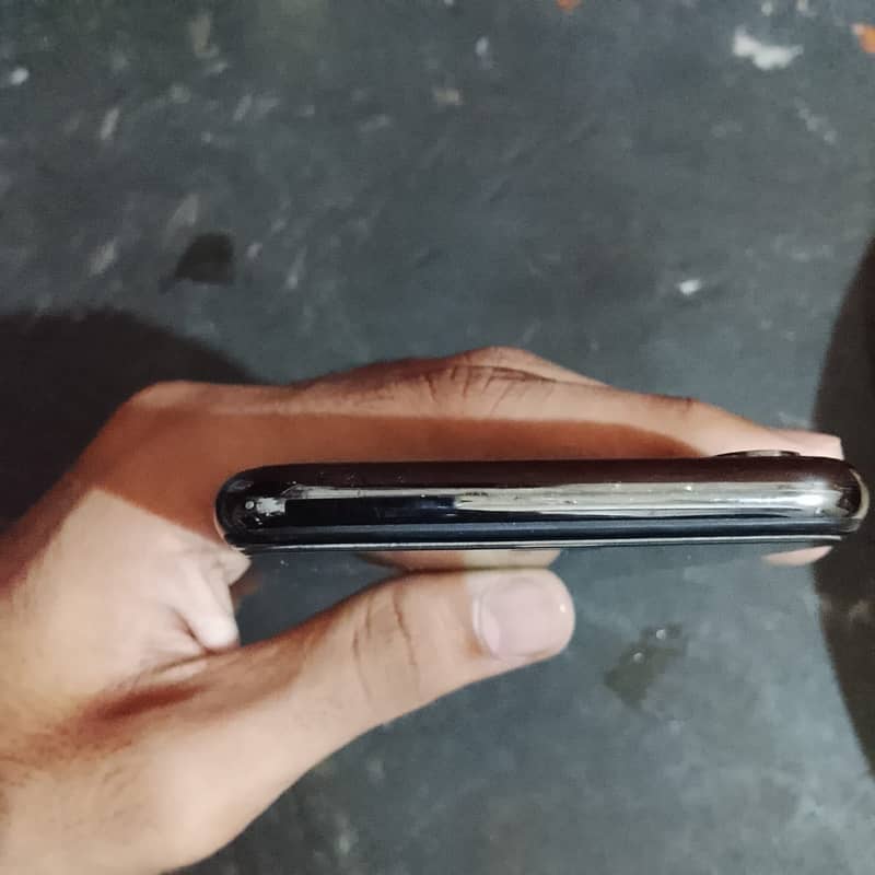 Apple iPhone X 4