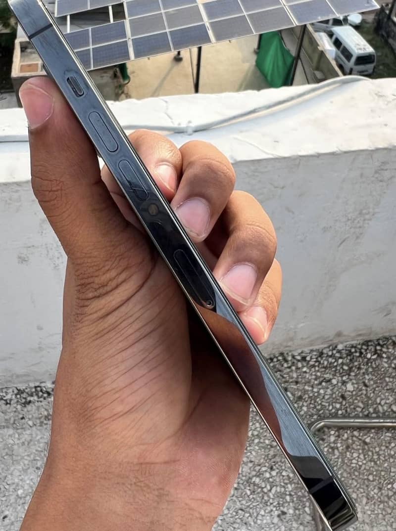 Apple iPhone 12 Pro Max 3