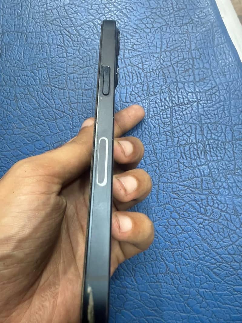Apple iPhone 13 2