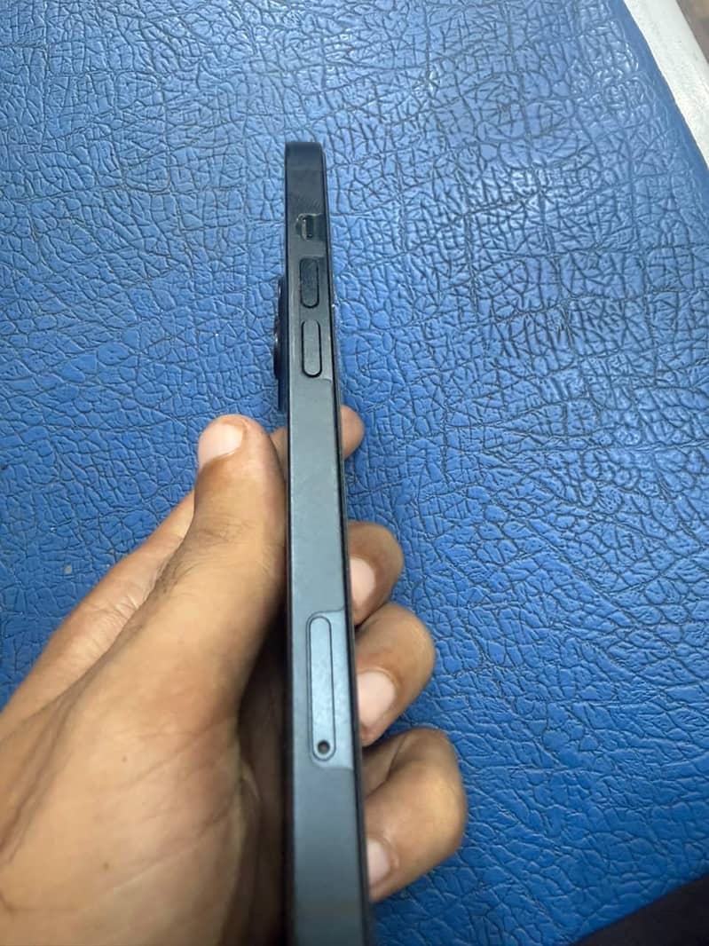 Apple iPhone 13 3