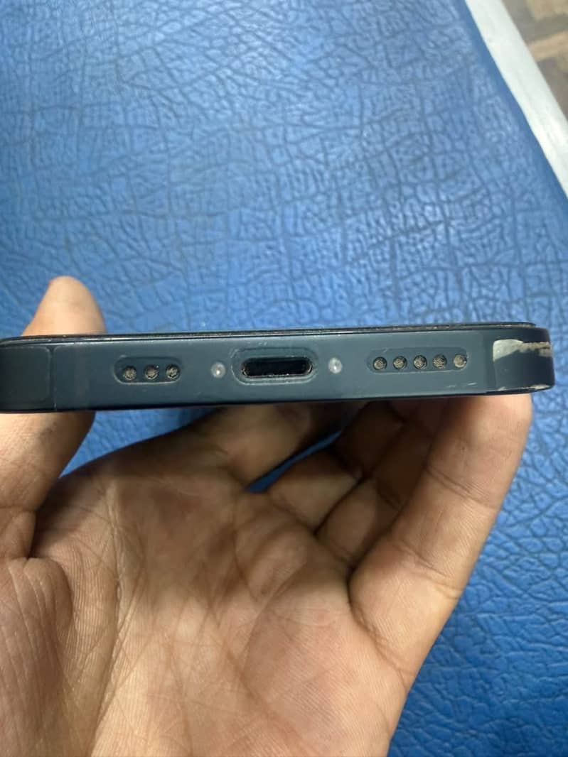 Apple iPhone 13 4