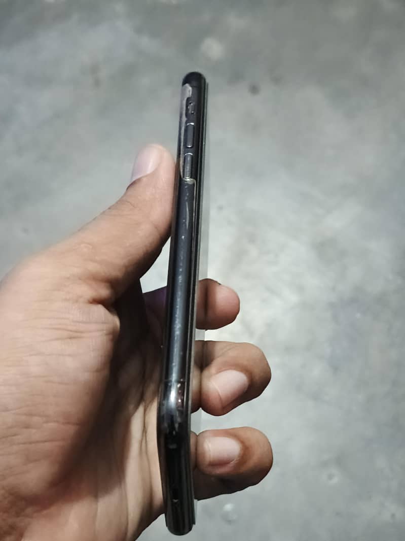 Apple iPhone 11 Pro 2