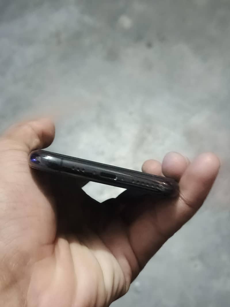 Apple iPhone 11 Pro 3