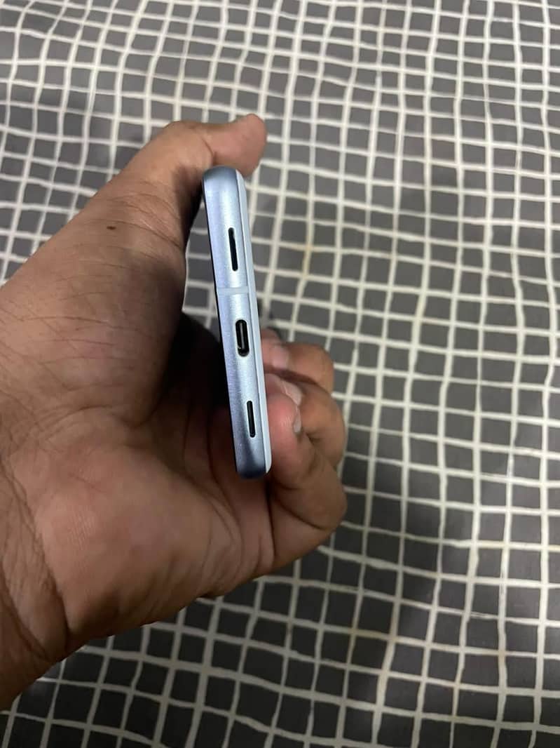 Google Pixel 7a 3