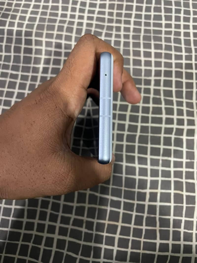 Google Pixel 7a 5