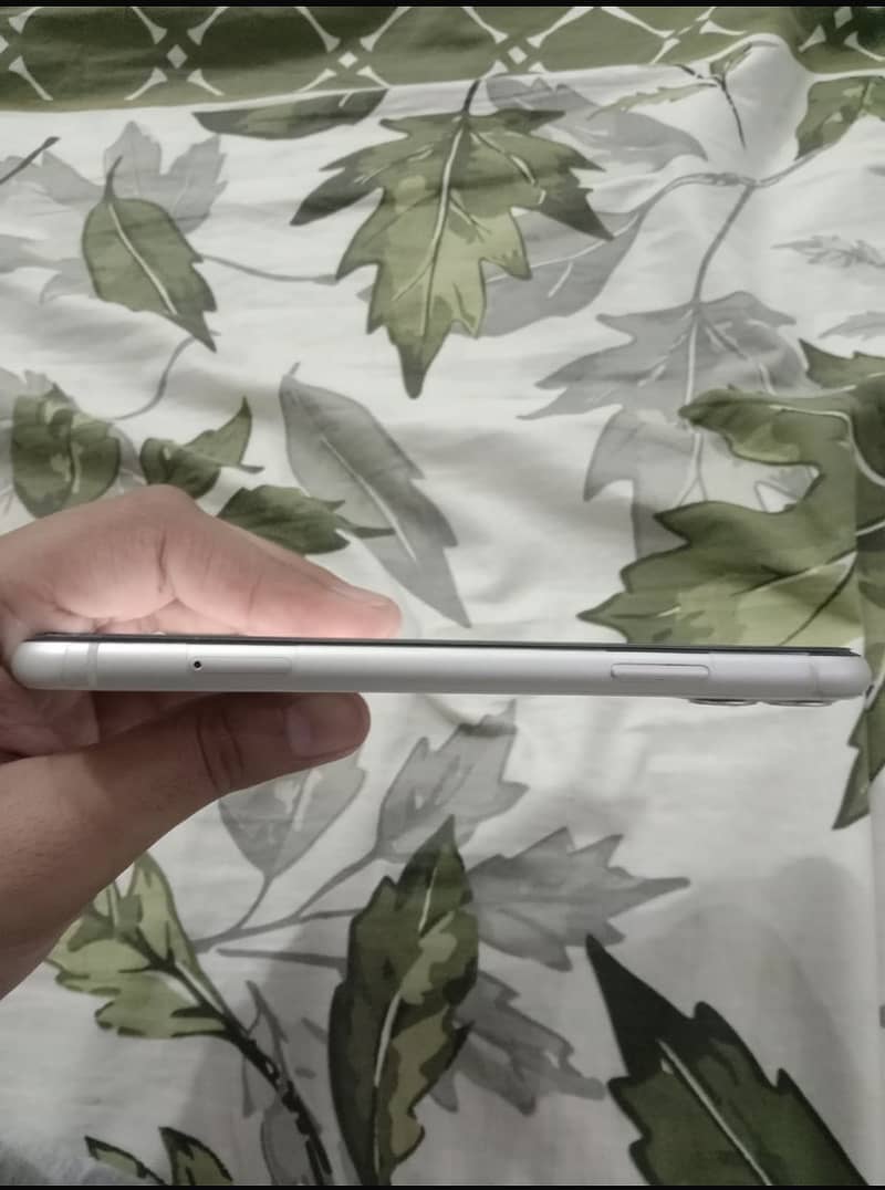 Apple iPhone 11 cash on delivery only in Multan 3