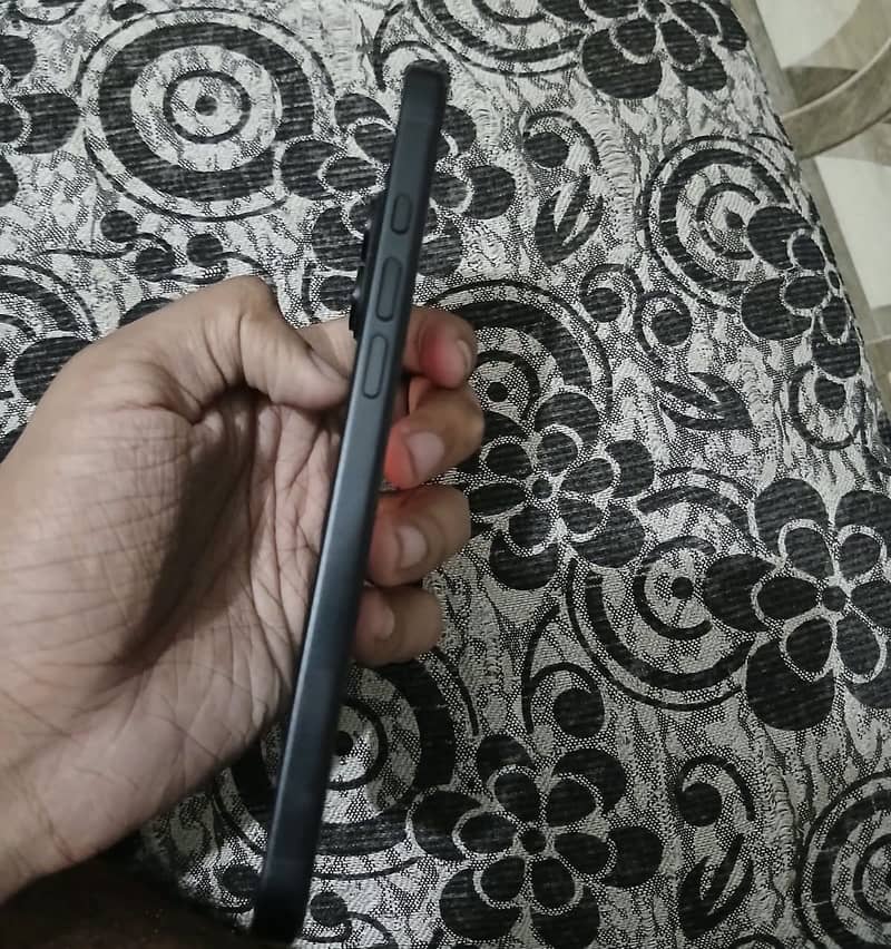 Apple iPhone 16 Plus jv 0