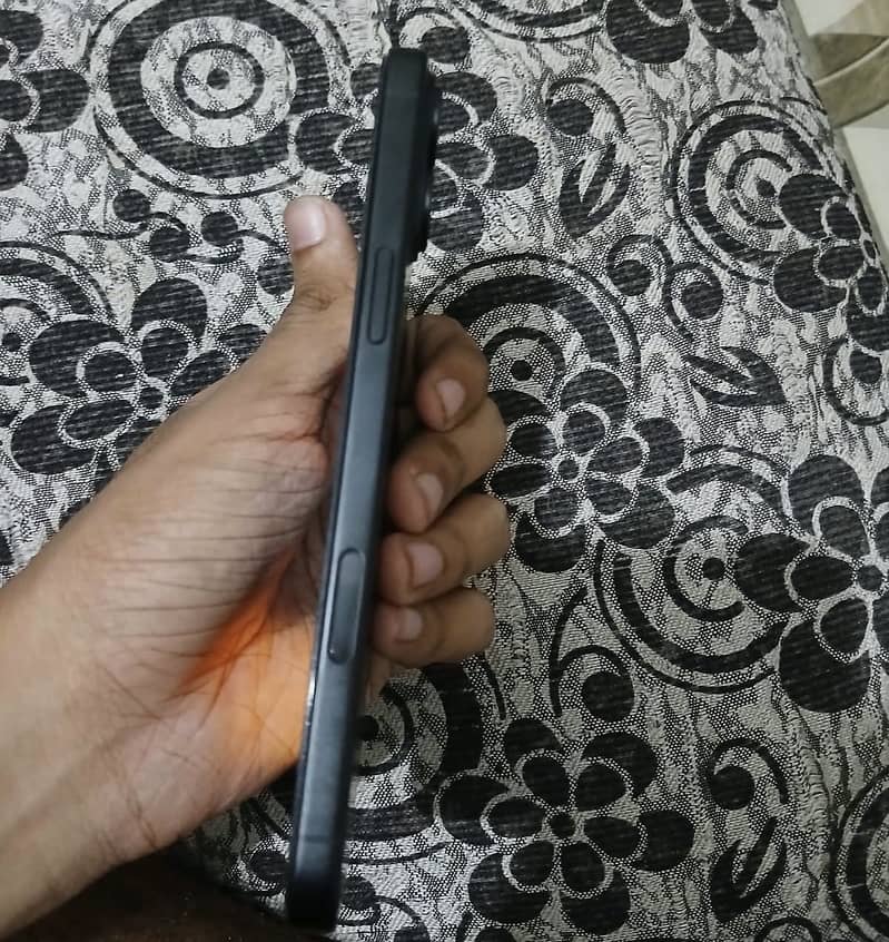 Apple iPhone 16 Plus jv 1