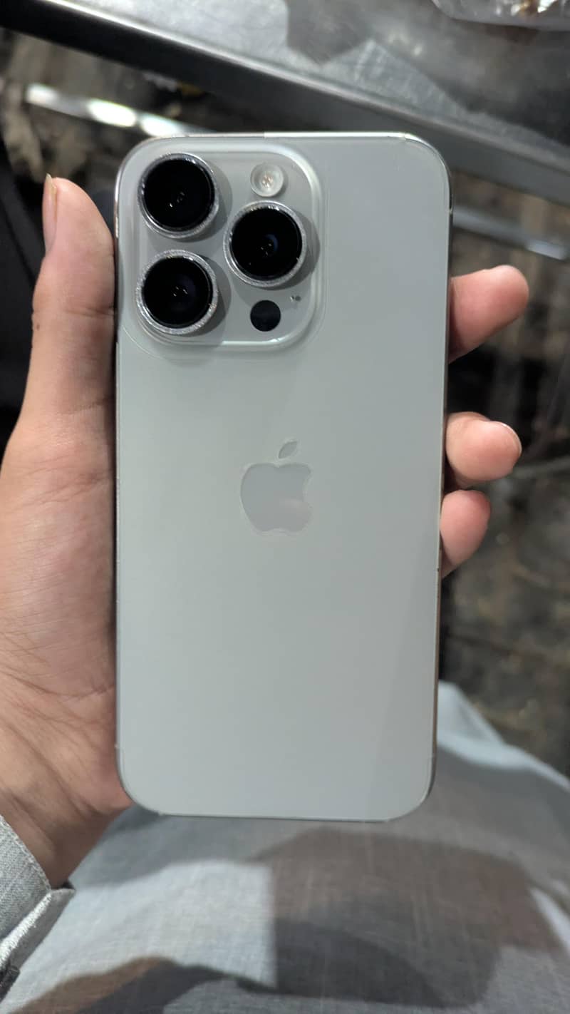 Apple iPhone 15 Pro 0