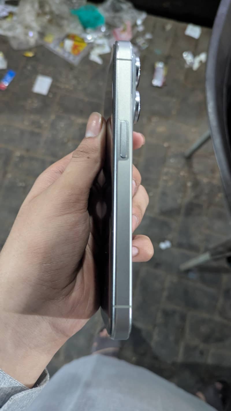 Apple iPhone 15 Pro 2