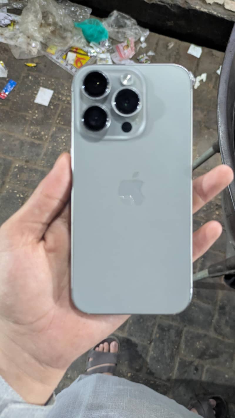 Apple iPhone 15 Pro 3