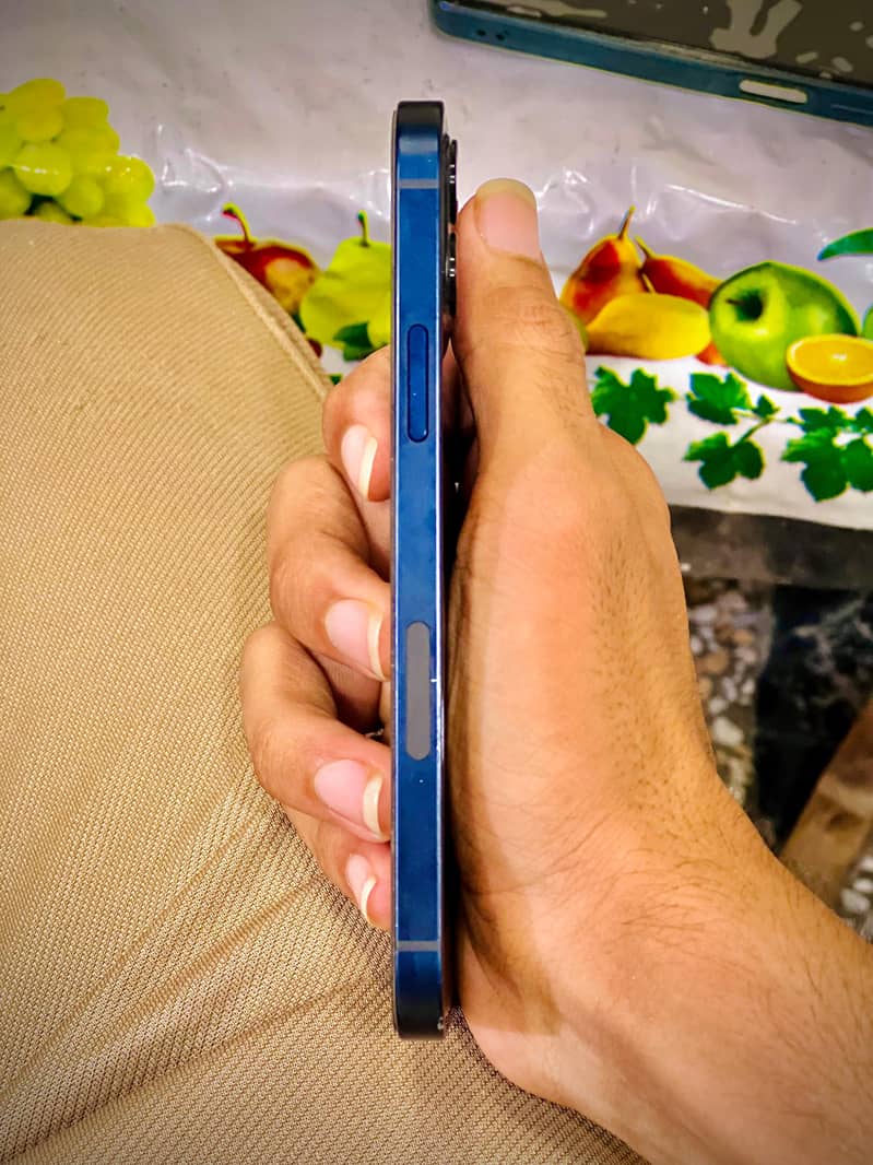 Apple iPhone 12 3