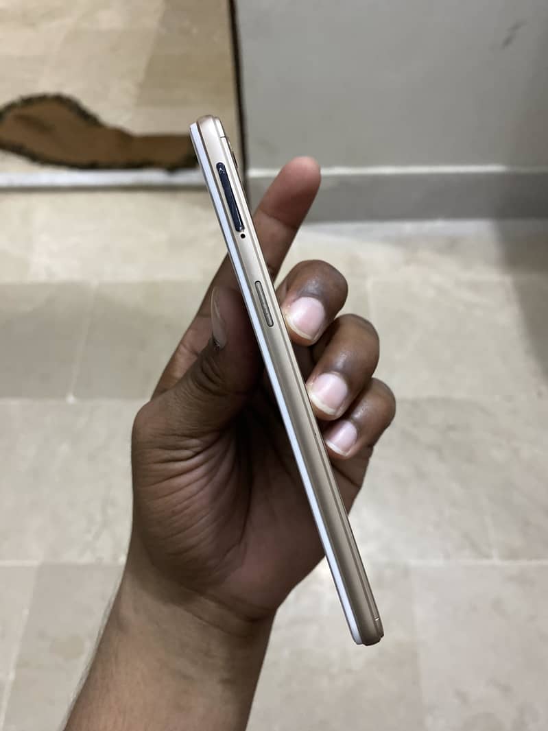 OPPO A37 5