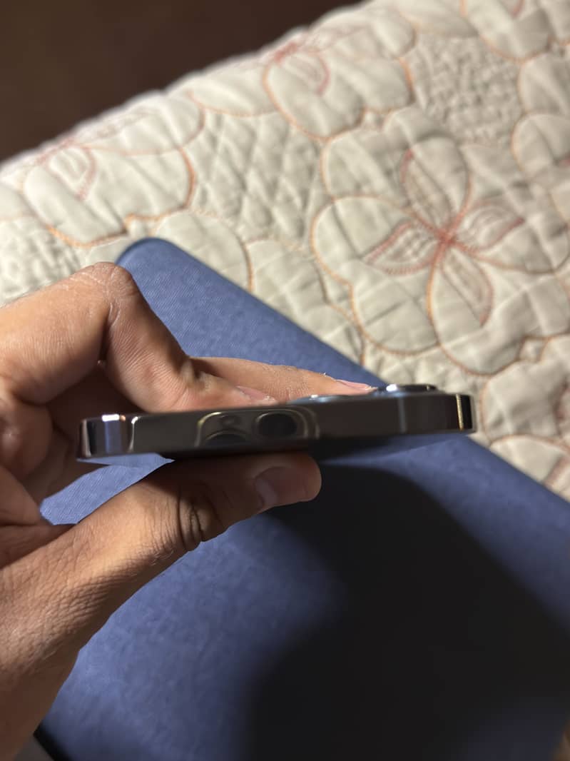 Apple iPhone 12 Pro Max 4