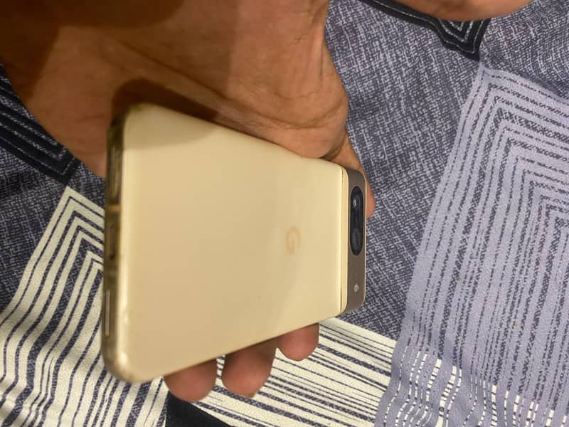 Google Pixel 8 4