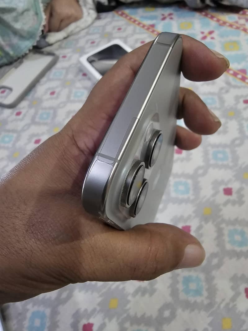 Apple iPhone 16 Pro Max 1