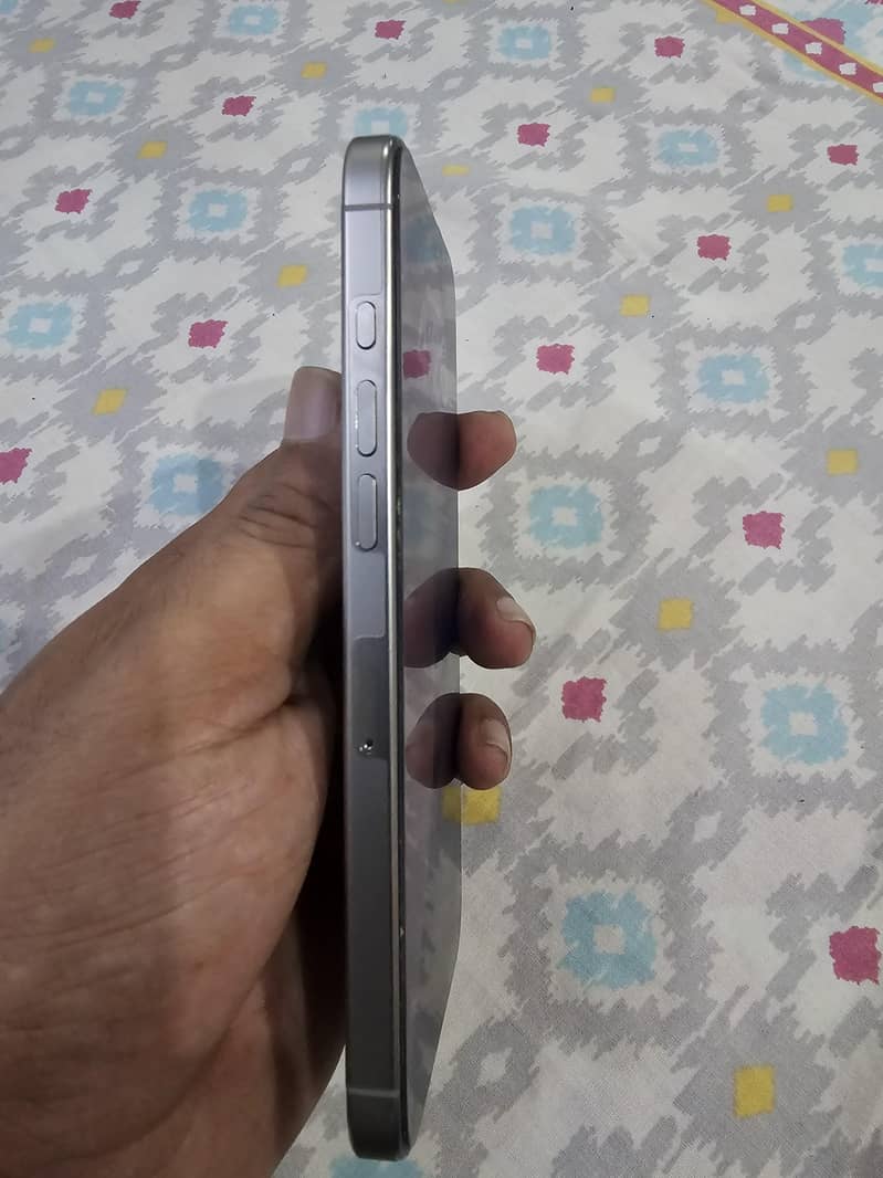 Apple iPhone 16 Pro Max 3