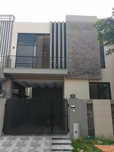 5 MARLA 3 BEDROOM RESIDENTIAL HOUSE FOR RENT IN DHA 9 TOWN WITH BIG CAR PARKING
