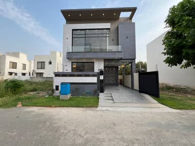 PRESTIGIOUS 5 MARLA 3 BEDROOM RESIDENTIAL HOUSE IS AVAILABLE FOR RENT IN THE HIGHLY SOUGHT AFTER BLOCK D DHA 9 TOWN LAHORE