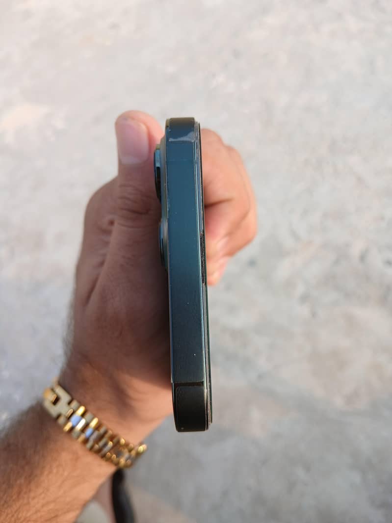 Apple iPhone 13 Pro Max 2