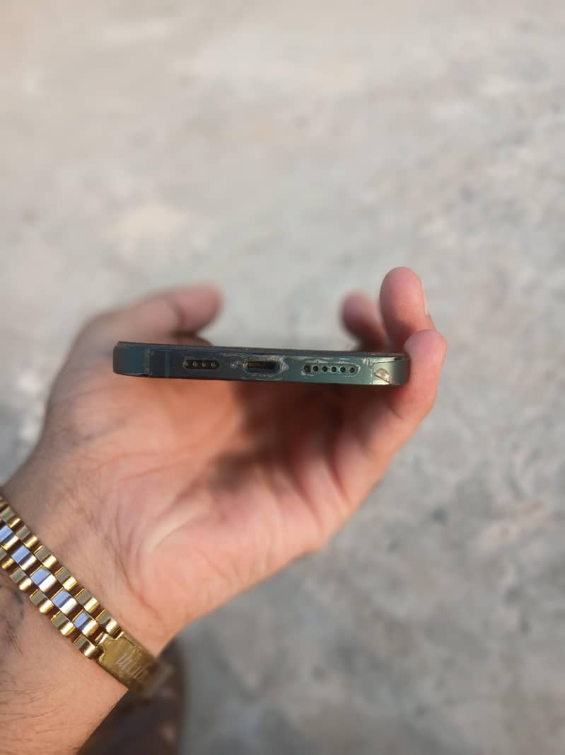 Apple iPhone 13 Pro Max 12