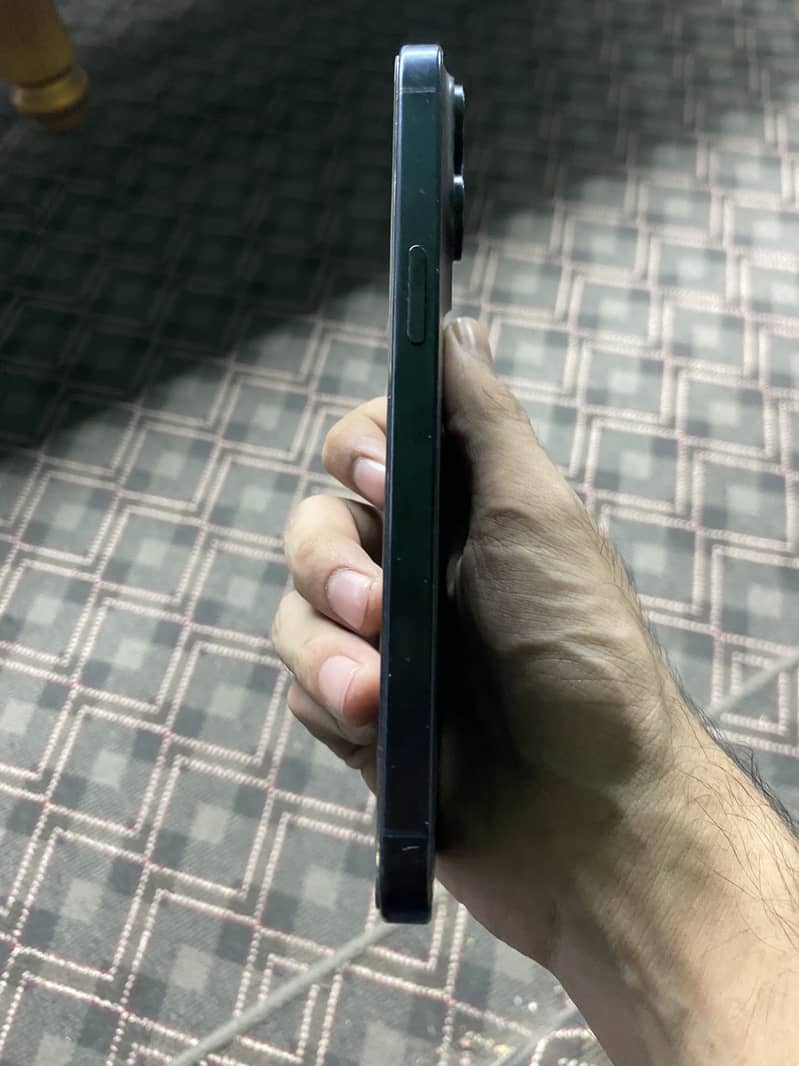 Apple iPhone 15 Pro Max 2