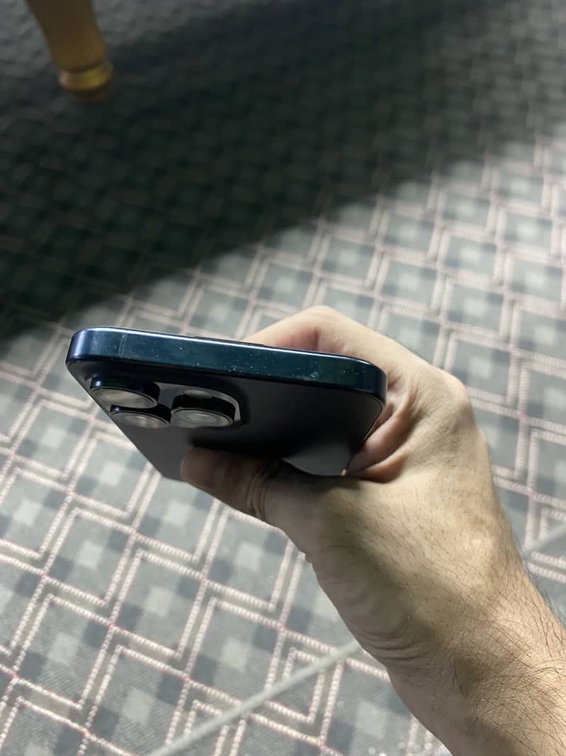 Apple iPhone 15 Pro Max 3
