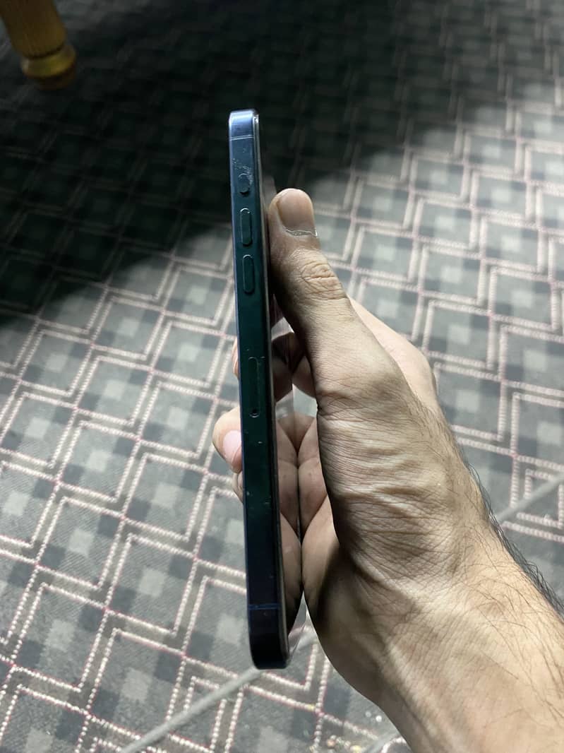 Apple iPhone 15 Pro Max 4