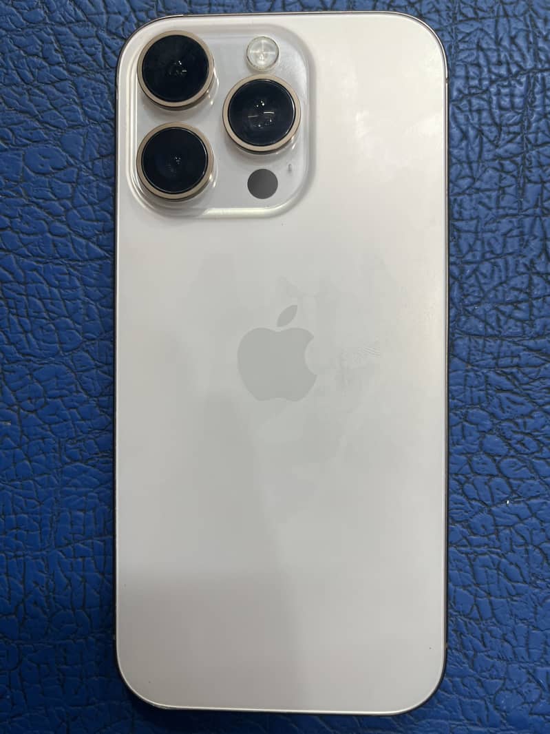 Apple iPhone 16 Pro 1