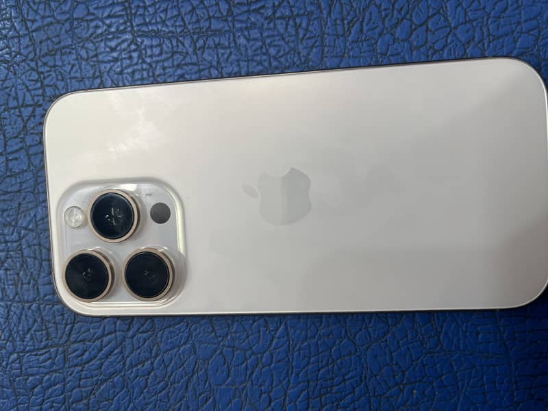 Apple iPhone 16 Pro 2