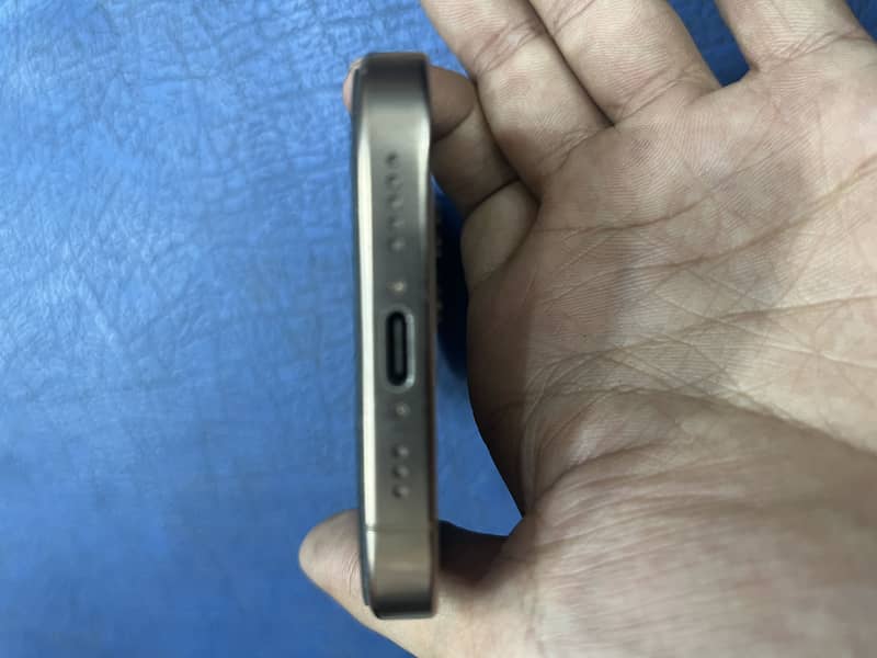Apple iPhone 16 Pro 3