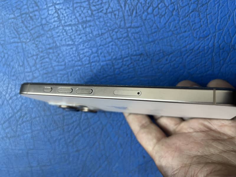 Apple iPhone 16 Pro 5