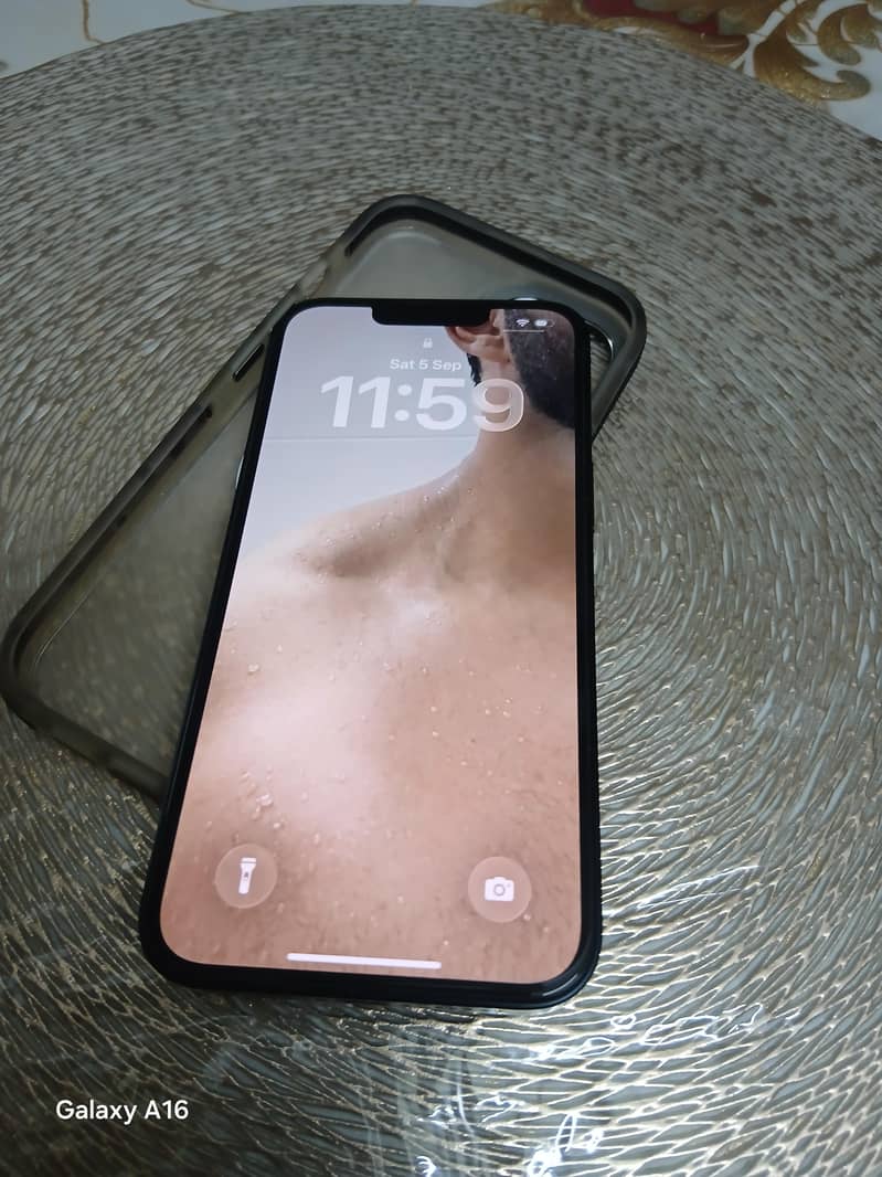 Apple iPhone 13 7