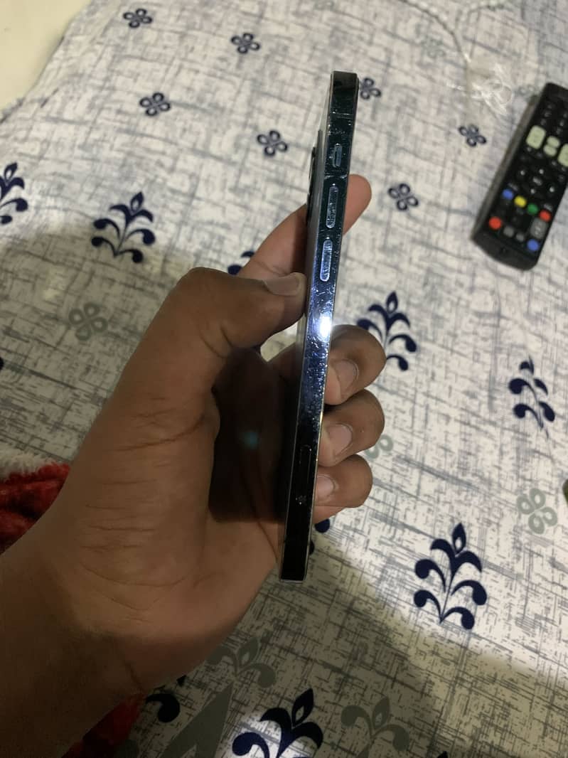 iPhone 12pto 4