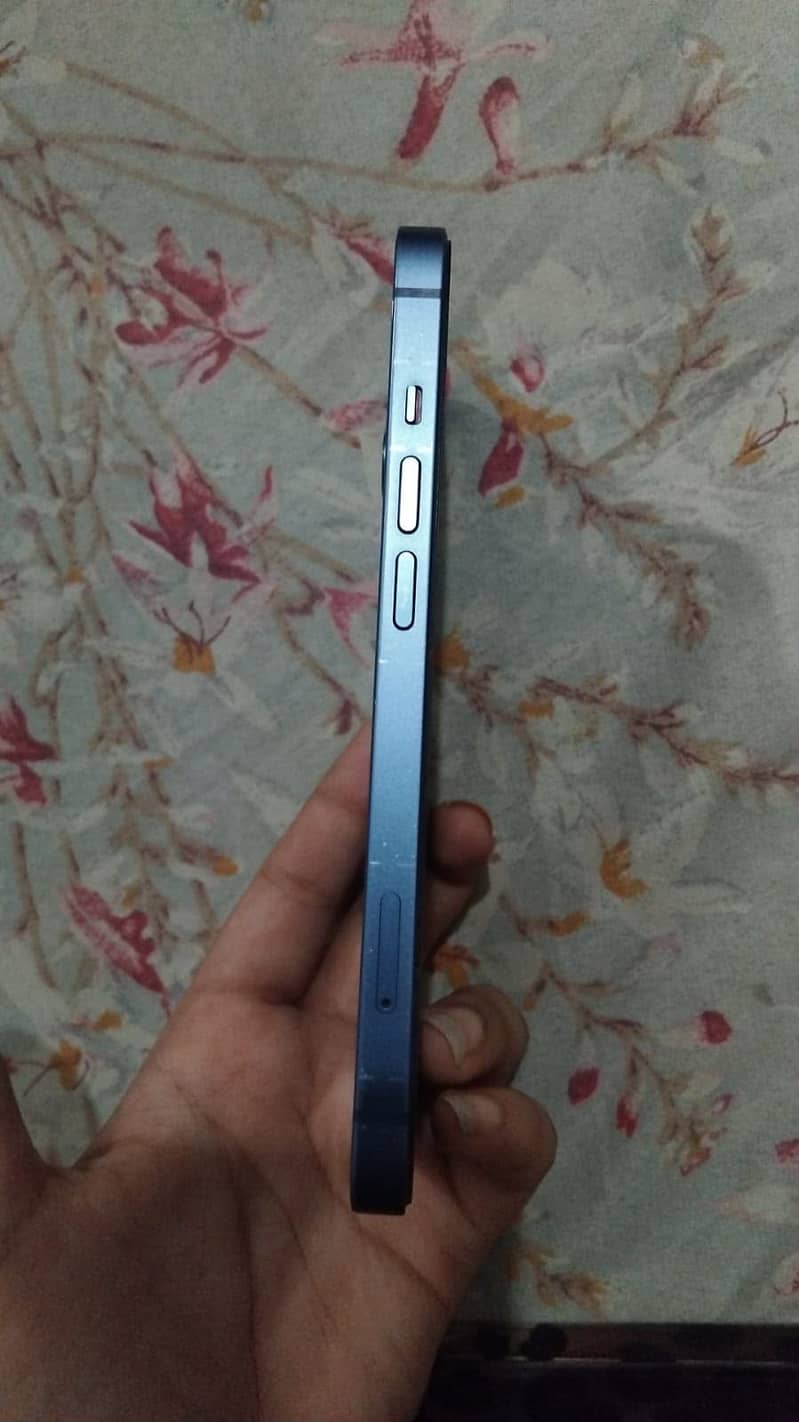 Apple iPhone 13 2