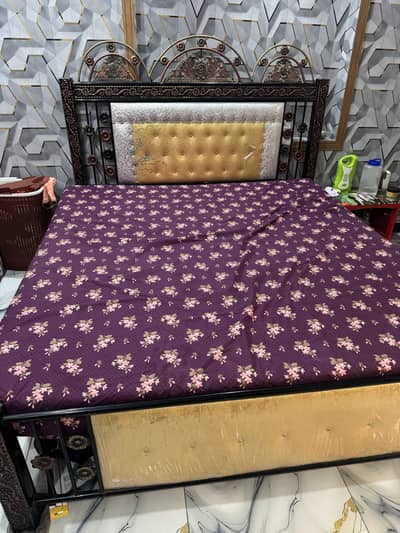 King Size Iron Bed کنگ سائز لوہے کا بیڈ