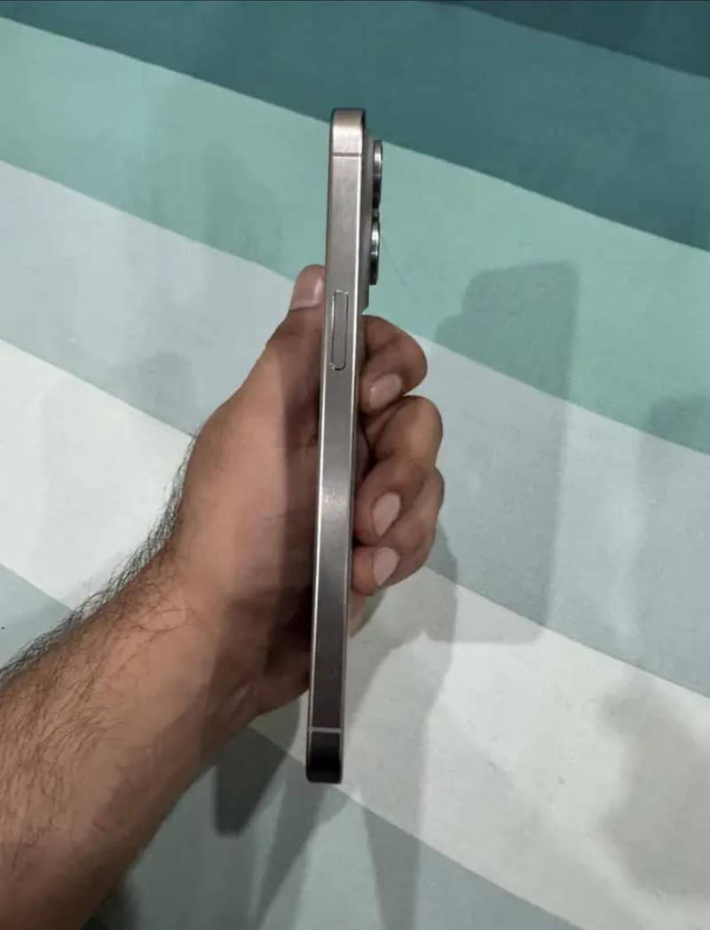 Apple iPhone 15 Pro Max 3