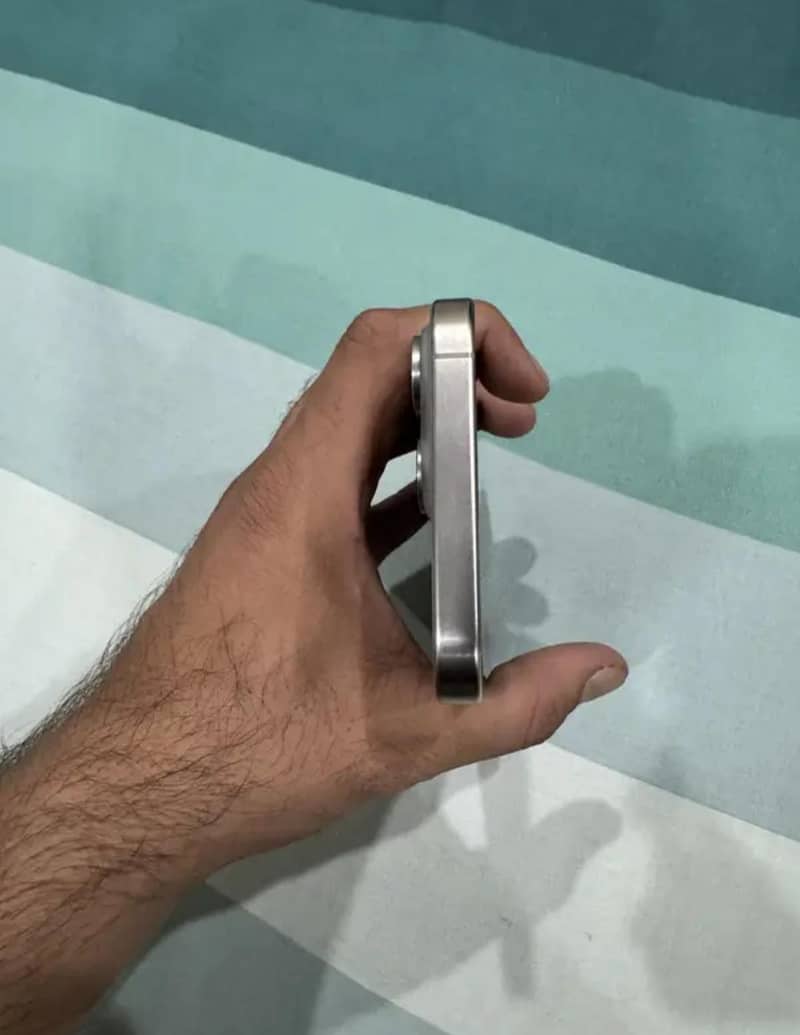 Apple iPhone 15 Pro Max 4