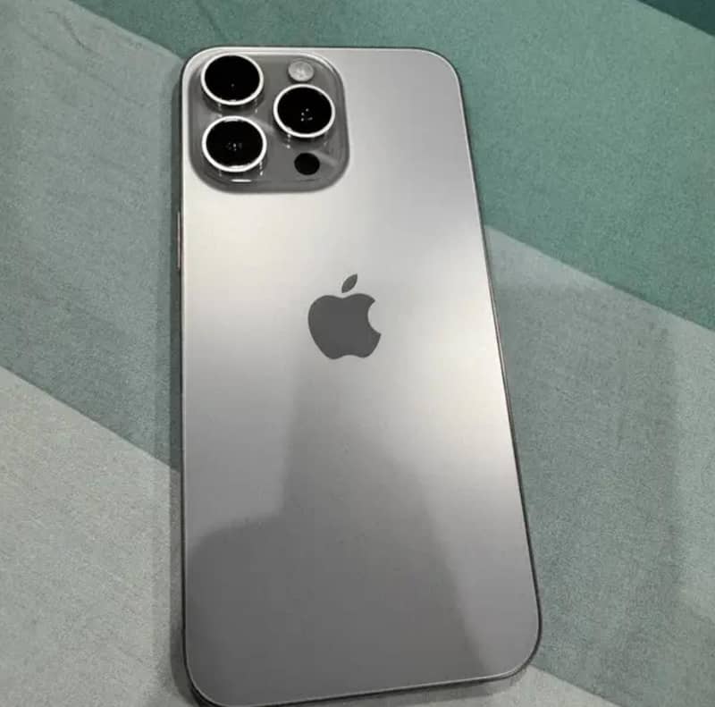 Apple iPhone 15 Pro Max 5